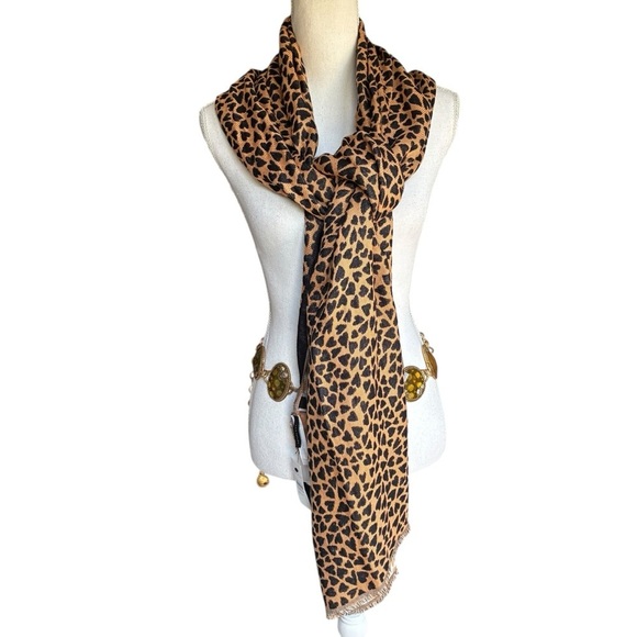Ann Taylor Scarf  Tan and Black Reversible Animal Print Heart Shape - Picture 4 of 13